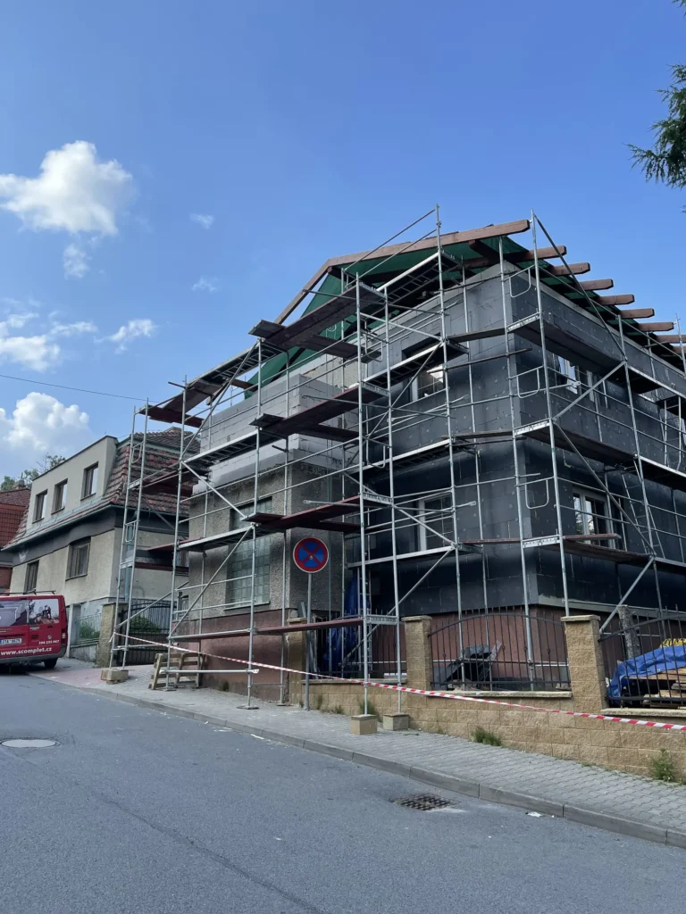 Kompletní obestavění domu lešením, Frýdek-Místek